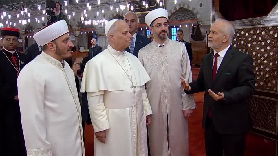 Papa Leão XIV visita mesquita em Istambul