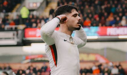 Chelsea vence Burnley, encosta no Arsenal e assume vice-liderança