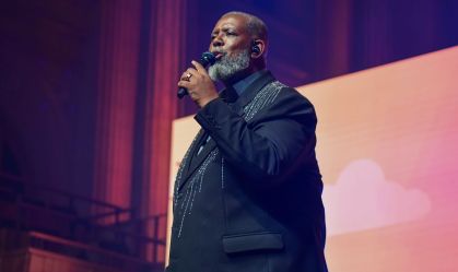 Péricles explica segredo de carreira com 40 anos na música