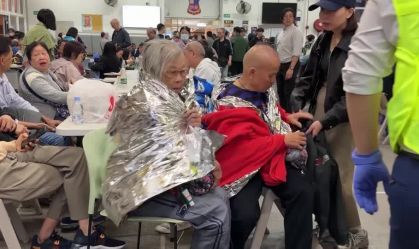 Incêndio em Hong Kong leva mais de 700 moradores a abrigos