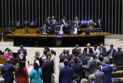 Análise: Câmara compra briga aberta com STF