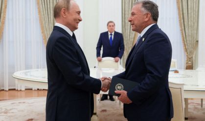 Vladimir Putin e Steve Witkoff em Moscou