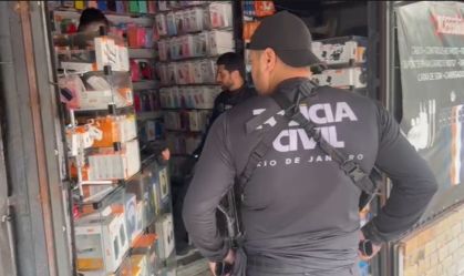 Polícia do RJ faz megaoperação nacional contra roubo de celulares