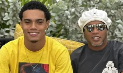 Filho de Ronaldinho, jogador de clube inglês nega pressão por parentesco