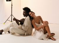 Bruna Marquezine e Seu Jorge se unem para campanha e cantam Tim Maia