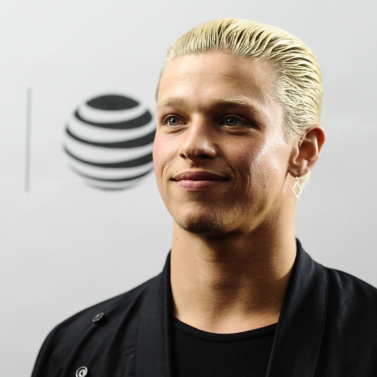 Morre aos 33 anos Spencer Lofranco, ator de "Um Novo Amor" e "Invencível" | CNN Brasil