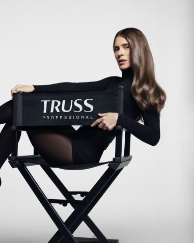 Carolina Dieckmann aparece morena pela 1ª vez • Divulgação/TRUSS