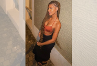 Justiça condena empregadora por demitir vendedora que usava tranças em AL