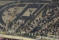 Flamenguistas "infiltrados" geram confusão na Arena MRV; veja vídeo