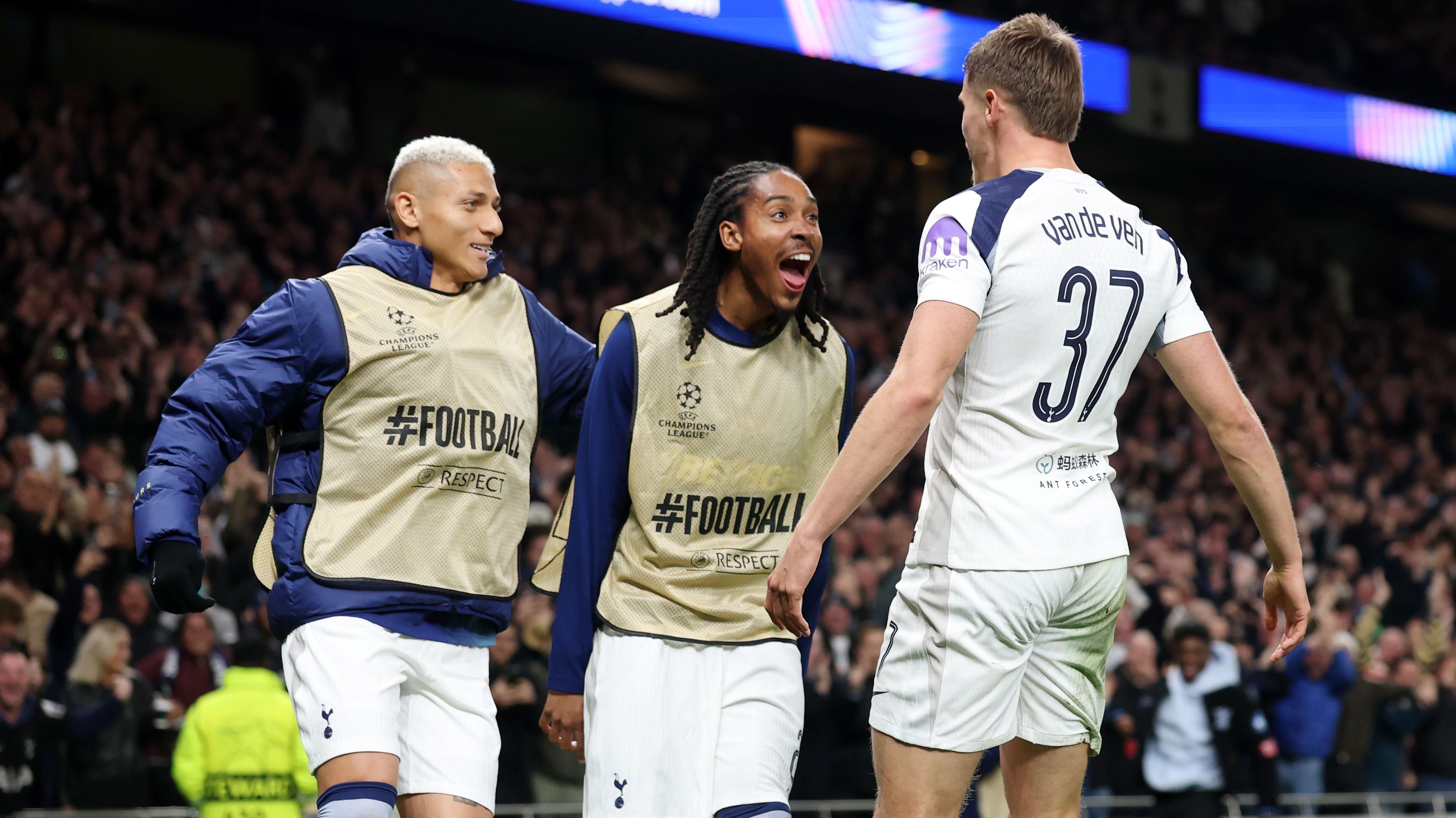 Tottenham goleou o Copenhagen