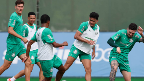Palmeiras treina de olho no Santos