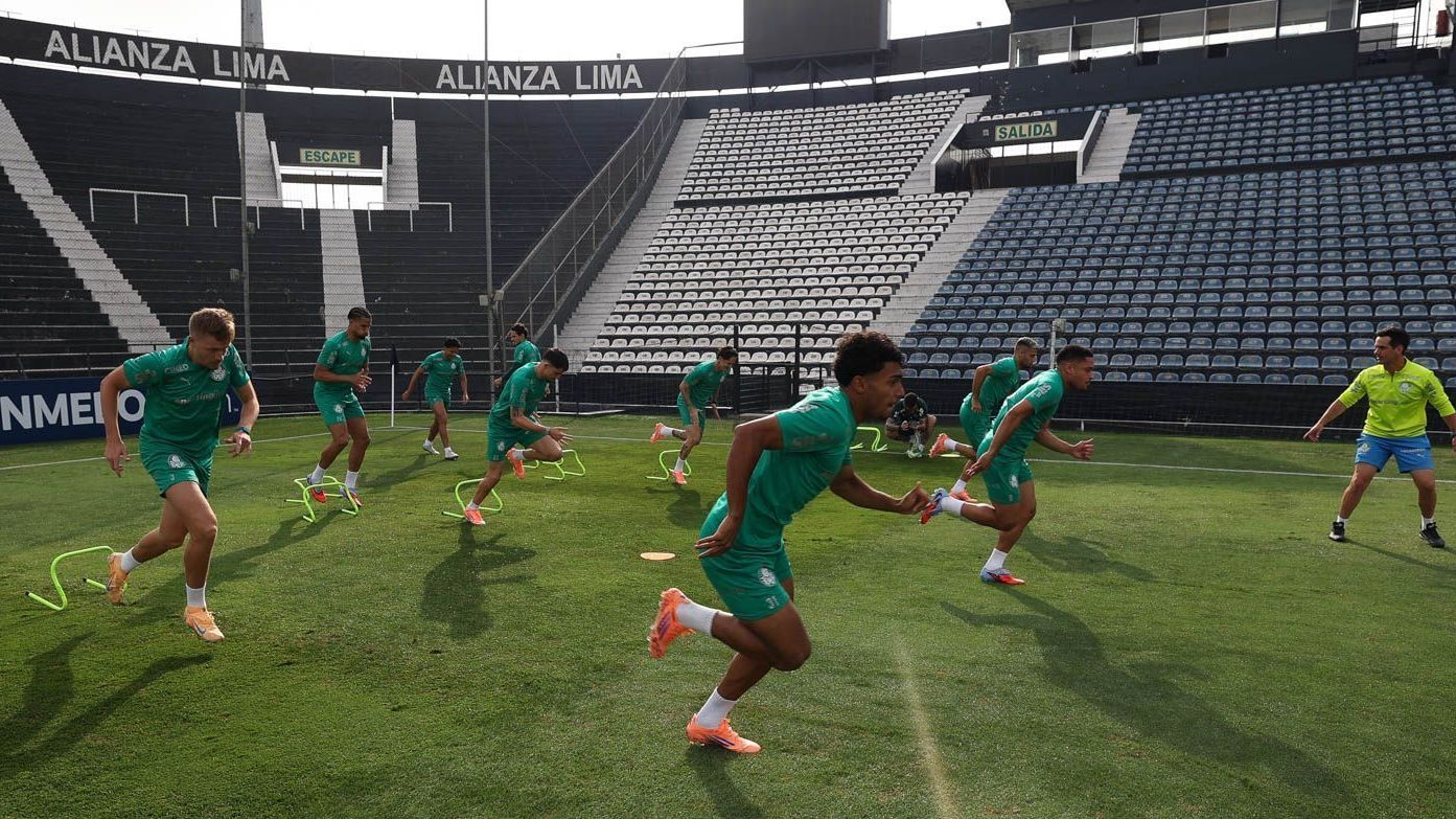 Palmeiras treina em Lima, no Peru