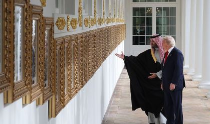 Trump exibe "Calçada da Fama" presidencial ao príncipe saudita