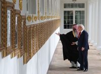 Trump exibe "Calçada da Fama" presidencial ao príncipe saudita