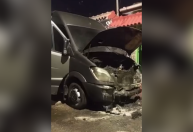 Van de delegação estrangeira da COP30 é incendiada em Belém