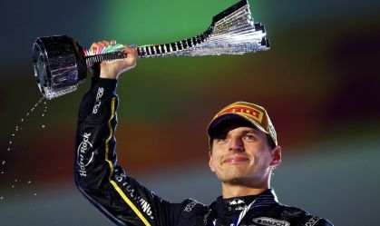 Dupla desclassificação da McLaren reacende as esperanças de Verstappen