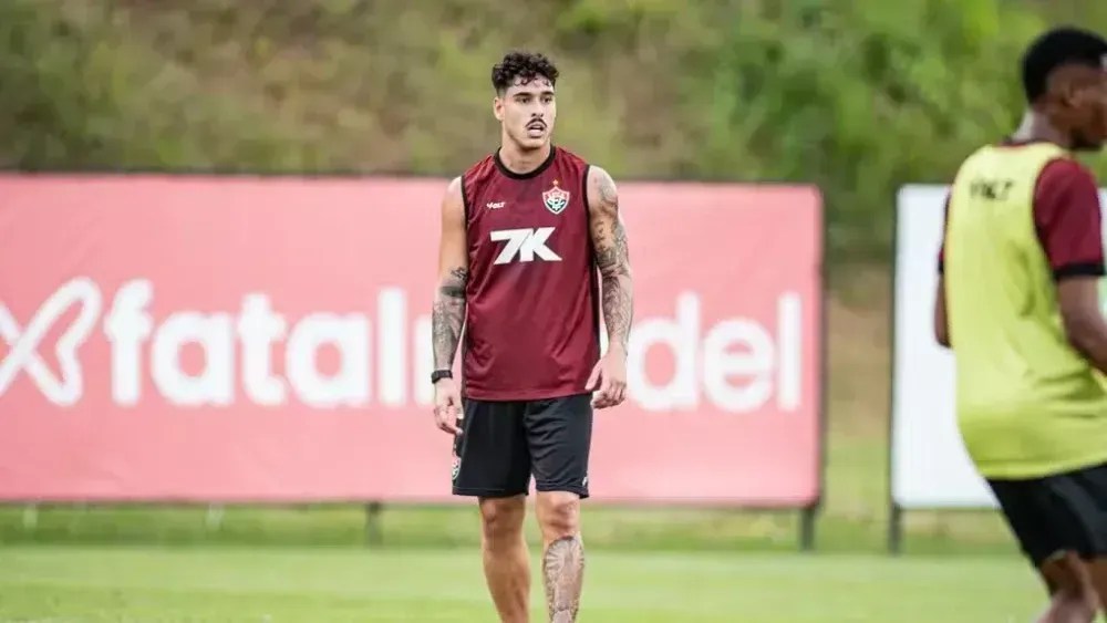 Lucas Halter foi relacionado e começou partida contra o Botafogo como titular