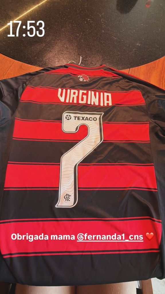 Virgínia Fonseca posta foto da camiseta do Flamengo que a sogra deu e tem seu nome nas costas