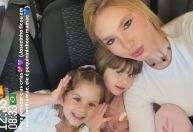 Virginia leva filhas a parque de diversão em Madrid; veja imagens