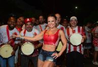 Confirmada em "Três Graças", Viviane Araújo samba em ensaio do Salgueiro
