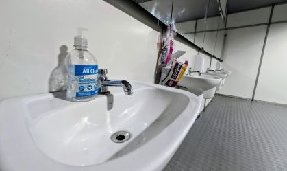 Água acaba pelo 2º dia em banheiros da COP; evento sugere outros sanitários