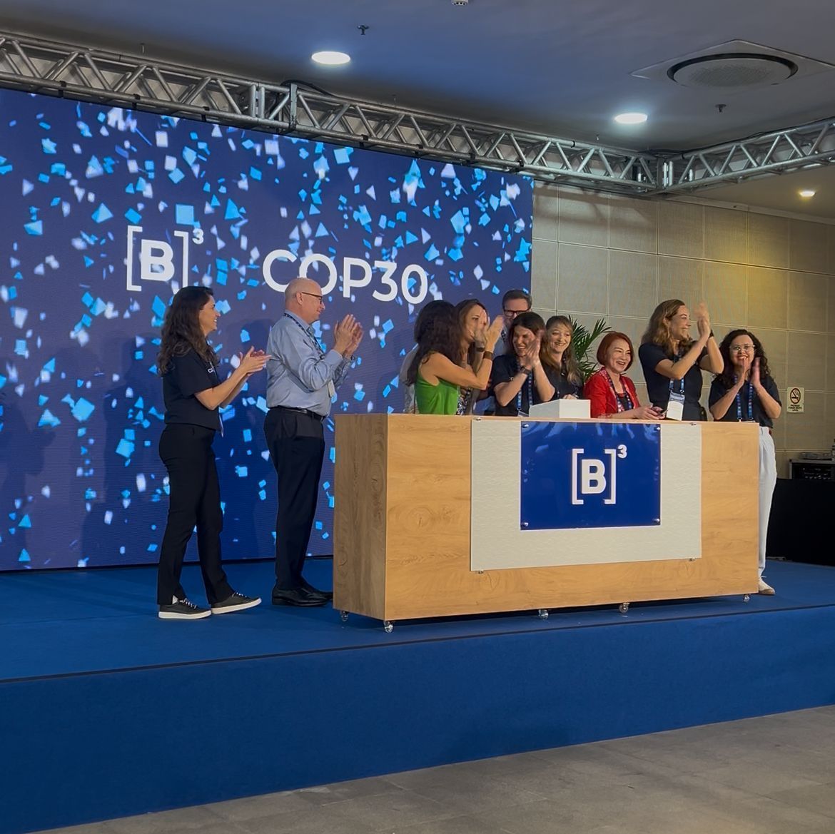 Bolsa de valores abre pregão em Belém durante COP30