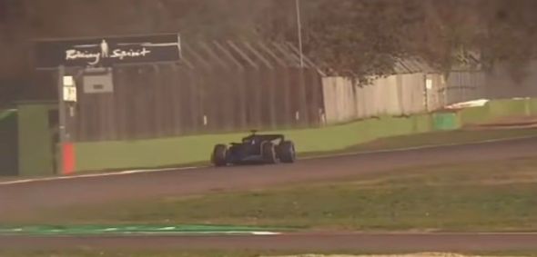 Checo Pérez fez teste privado com carro da Ferrari, mas em cores neutras