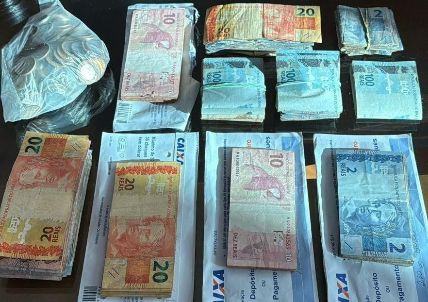 Dinheiro apreendido durante cumprimento dos mandados de busca e apreensão • Reprodução