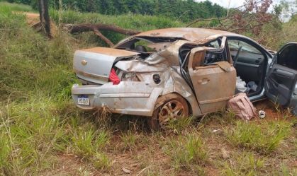 Casal morre após veículo capotar em Minas Gerais