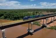 Maior obra ferroviária do país avança 1 km por dia em Mato Grosso