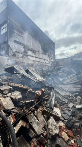 Imagens do local atingido pelo fogo nesta manhã (20) • Reprodução