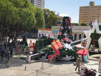 Vídeo: guindaste tomba em montagem de árvore de Natal e mata homem no AM