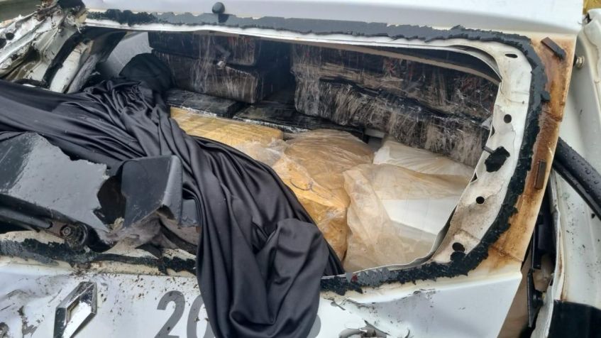 Grupo utilizava carros com logotipos oficiais falsos para transportar drogas, diz a Polícia Civil do Paraná • Divulgação/PCPR