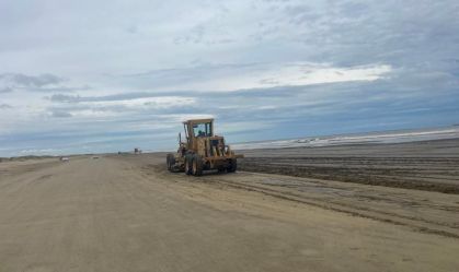 Maior praia do Brasil está com trecho interditado por lama; entenda