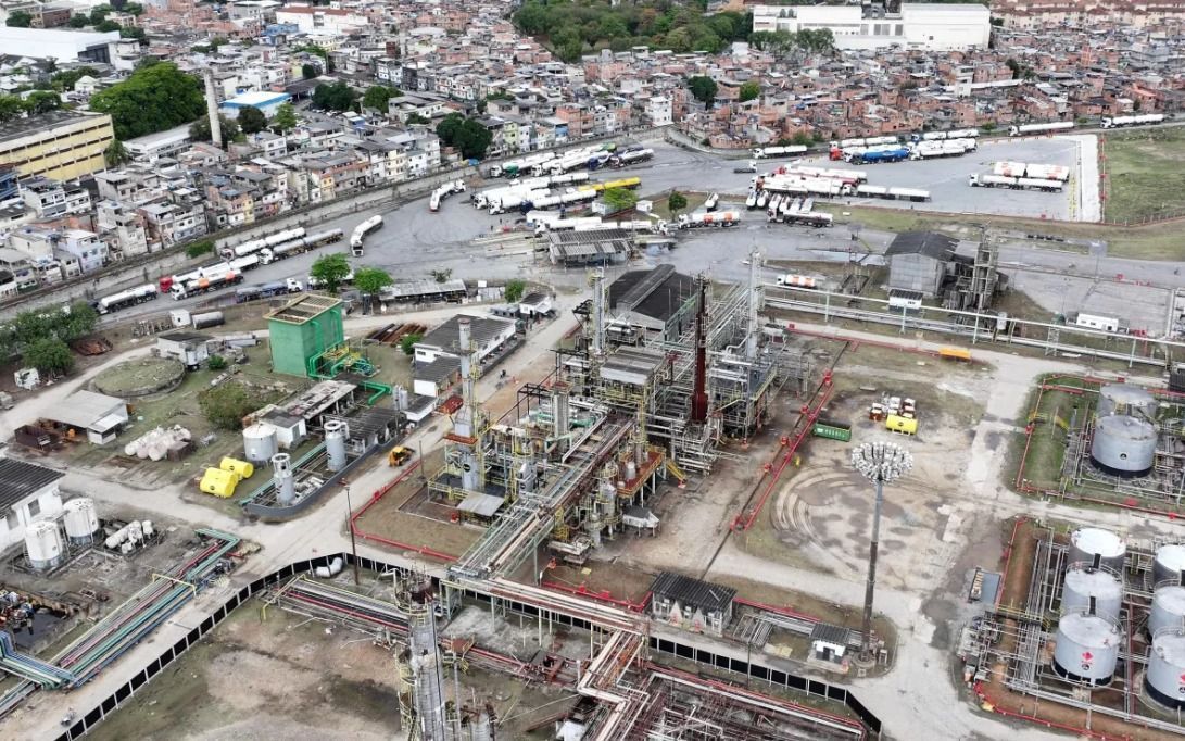 STJ derruba liminar e libera cobrança de dívidas da Refit pelo Rio