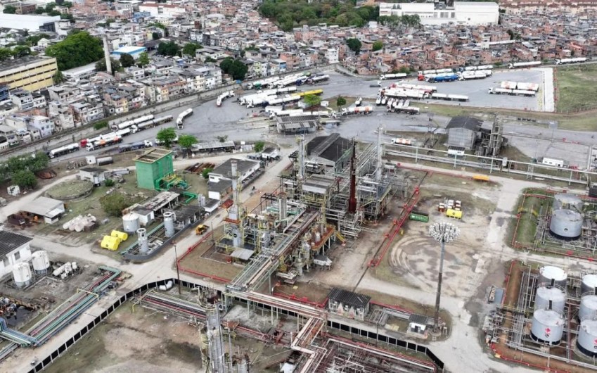 Instalações da refinaria Refit, no Rio de Janeiro. • Receita Federal