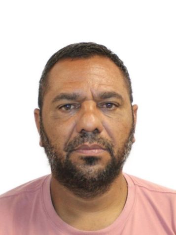 Pastor identificado como Claudio Correa da Silva, que se apresentava como líder comunitário e religioso, mas atuava como intermediador do tráfico nas ações de coação empresarial • Reprodução