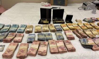 Imagem de destaque do post: BA: advogada ligada à facção é presa com R$ 190 mil e joias de ouro