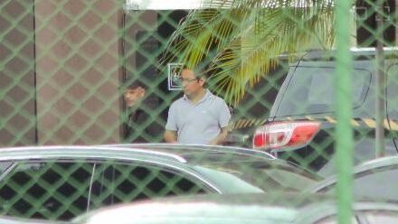 Imagem de destaque do post: Irmão de Michelle entrega refeições especiais para Bolsonaro na PF