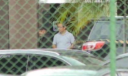 Imagem de destaque do post: Irmão de Michelle entrega refeições especiais para Bolsonaro na PF
