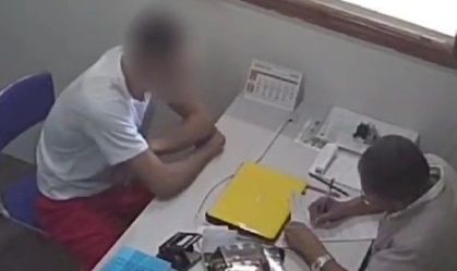 Vídeo mostra diretor de escola ajudando presos com drogas e celulares no AP