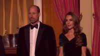 William e Kate comparecem a evento de gala em Londres