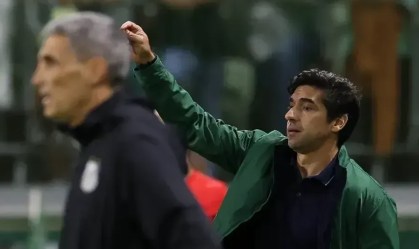 Abel Ferreira durante o clássico contra o Santos
