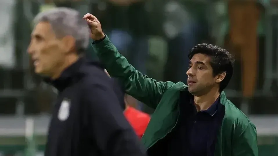 Abel Ferreira durante o clássico contra o Santos