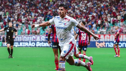 Adam Bareiro, do Fortaleza, comemorando seu gol sobre o Bahia, pelo Brasileirão
