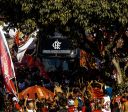 Jogadores do Flamengo reagem à invasão de ônibus: "Só bora"