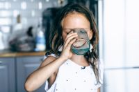 Flúor na água não afeta cognição de crianças, diz novo estudo