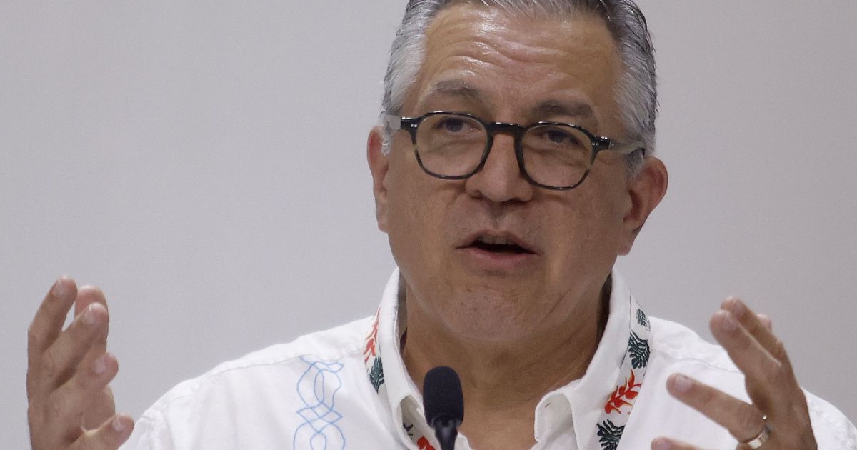 Pesquisa reflete ambiente de polarização, diz Padilha à CNN