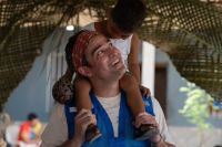 Ex-"Rebelde" Alfonso Herrera participa da COP30 em defesa de refugiados