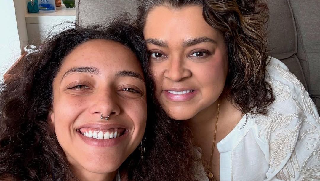 Alice Carvalho e suposta namorada são flagradas no RJ; veja fotos